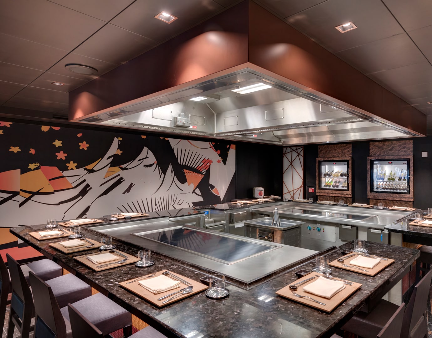 Elegant teppanyaki restaurant with modern decor and wine displays onboard | MSC Cruises